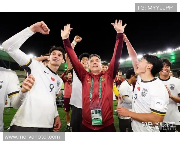 U23国足强势出击以3-0战胜越南队展现青春风采和团队实力