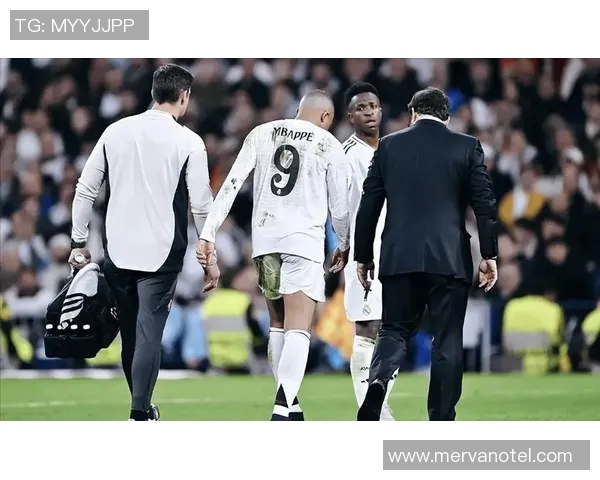 惨痛逆转！巴黎圣日耳曼无缘四强，阿森纳将在欧冠半决赛挑战皇马