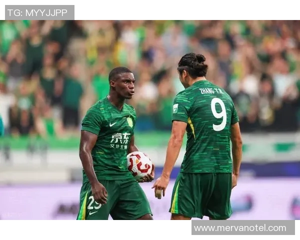 国安胜一方继续领跑中超积分榜，榜首之战引燃豪门对决风暴